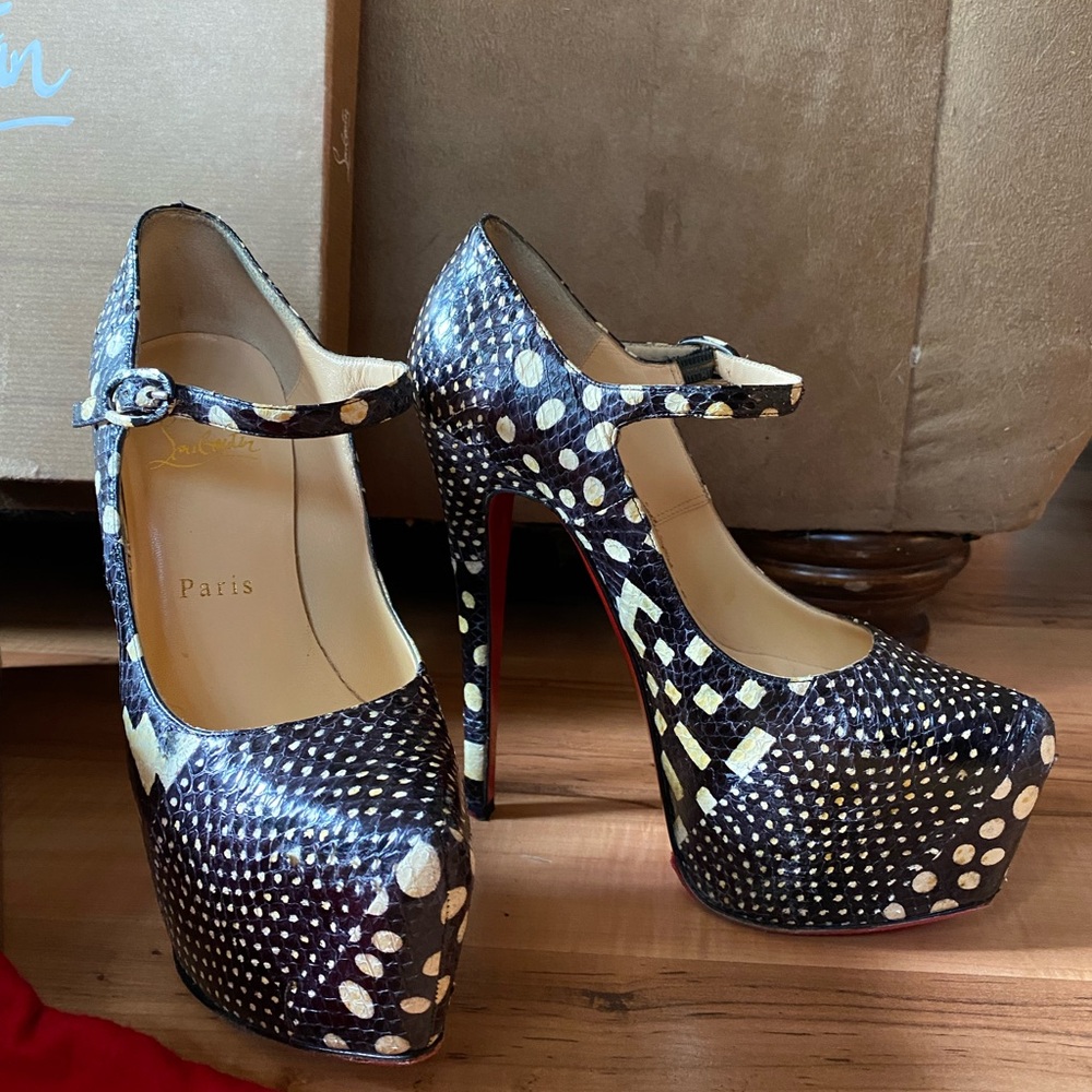 Christian Louboutin Black and White Polka Dot Women's Shoes - Picture 3 of 9